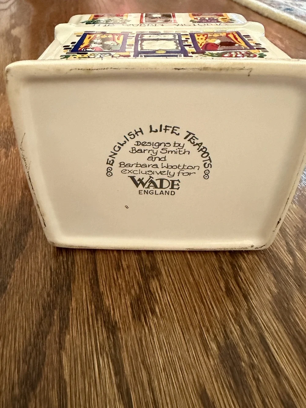 The Queen Victoria Pub Ceramic Teapot English Life by Wade